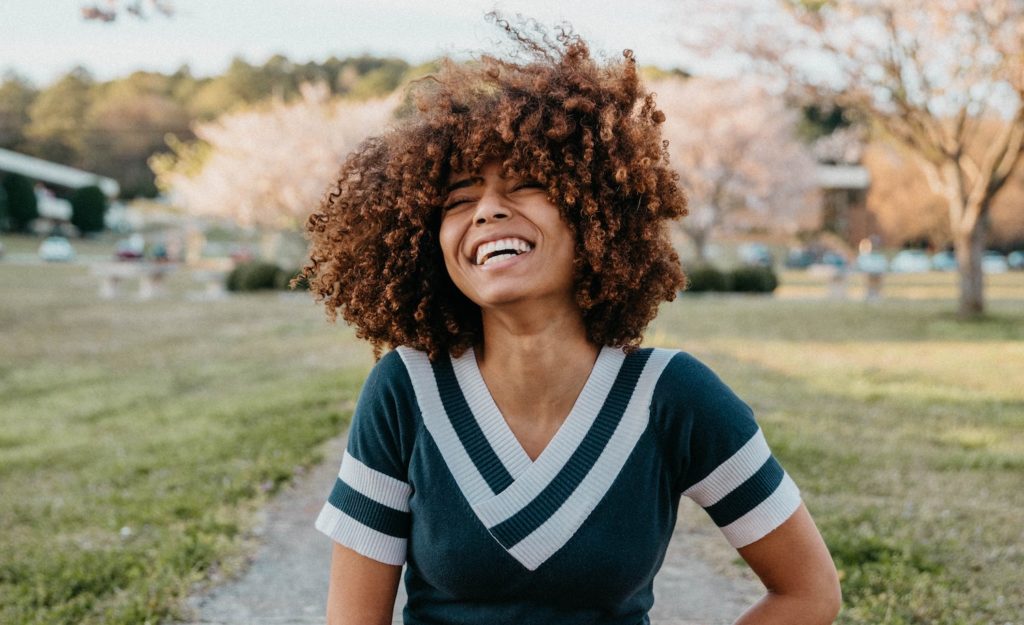 6 Contradictions That Sensitive Extroverts Experience Every Day