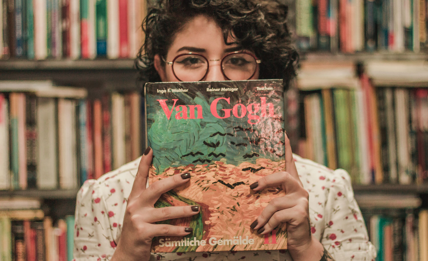 A highly sensitive person holds a book about Vincent van Gogh